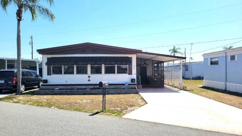 Winter Haven, FL Mobile Home for Sale located at 186 Valencia Dr. Orange Manor East